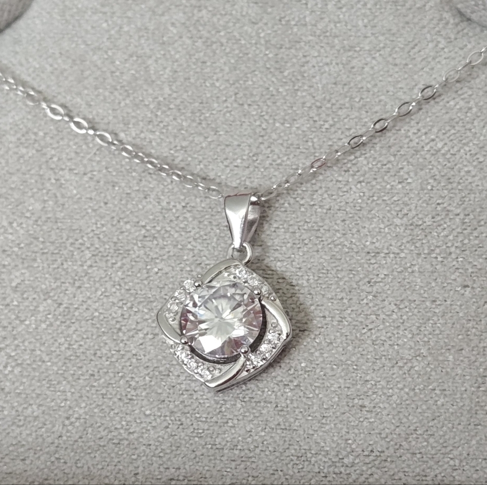 Moissanite Square Necklace 1 ct